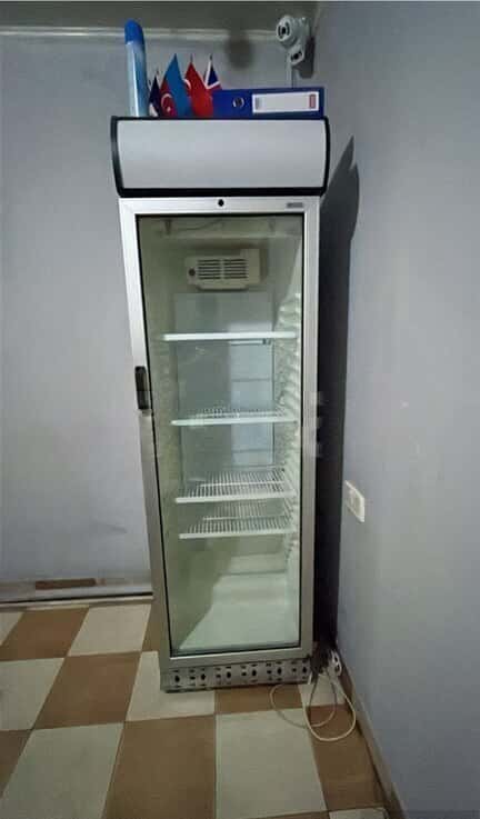 Refrigerated display case in various sizes - Tenderyard
