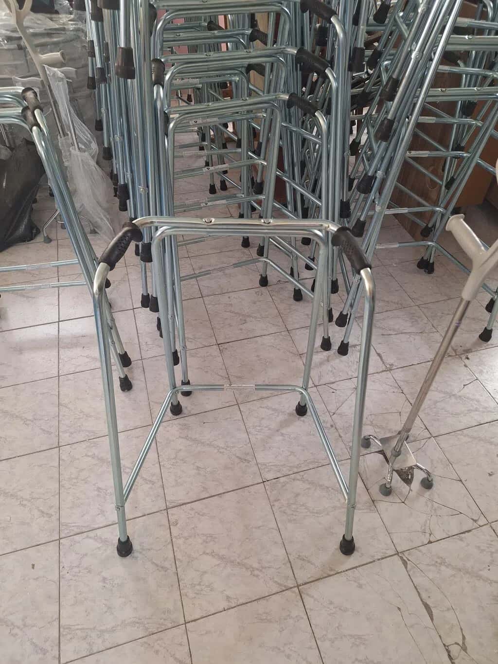 Height-adjustable walking aid (rollator) for patients - Tenderyard