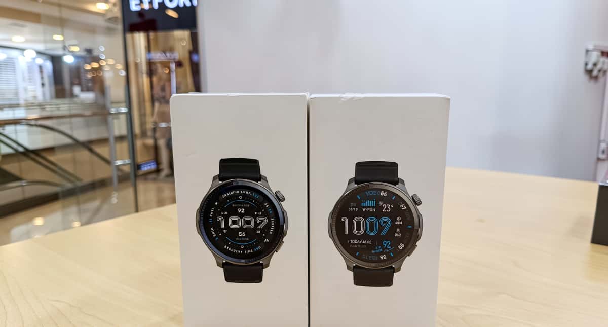 Black smart watch - Tenderyard