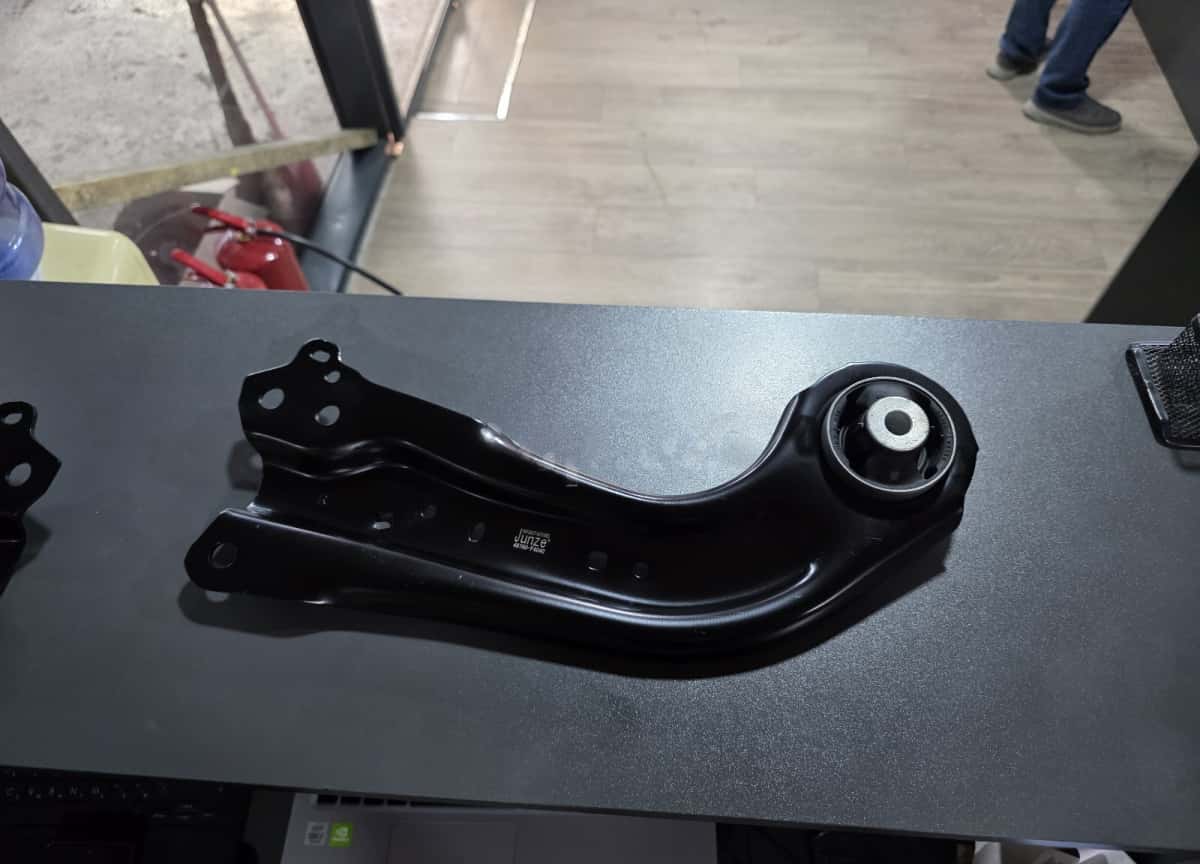 Rear control arm (guitar) for Toyota Corolla and Corolla Cross - Tenderyard