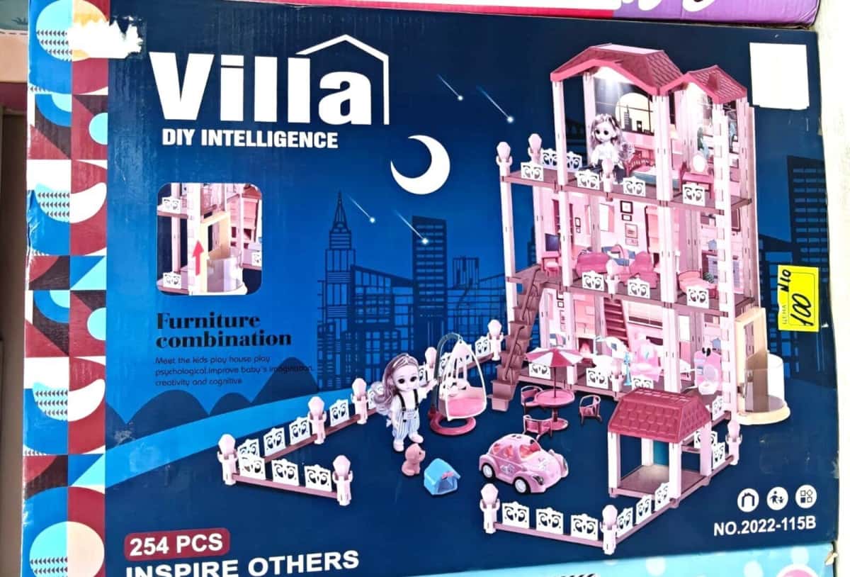 Dollhouse villa with 254-piece accessory set - Tenderyard