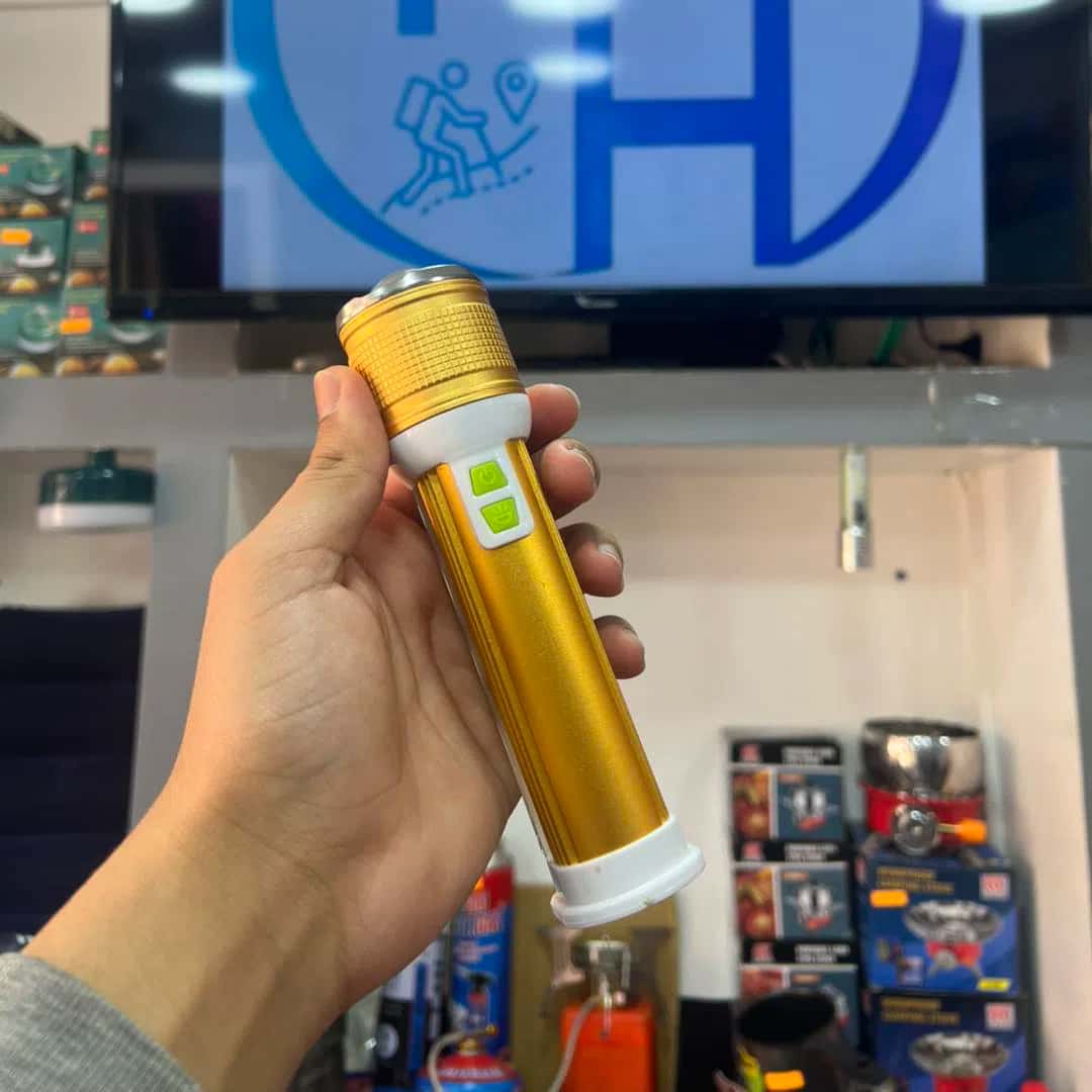 Handheld flashlight with 300-meter lighting range - Tenderyard