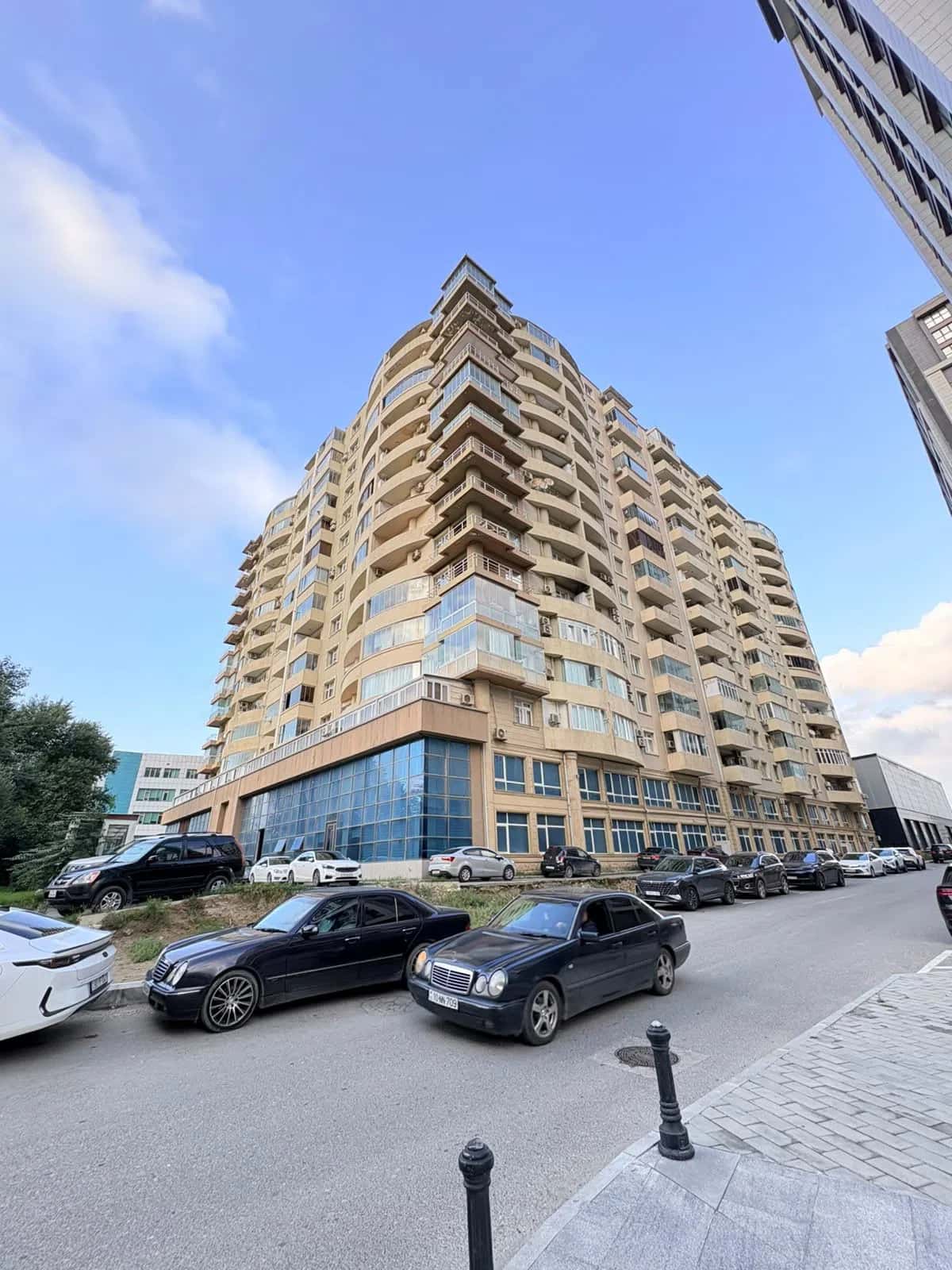 4 otaqlı mənzil 200 m² kirayə verilir Bakı, Xətai r. - Tenderyard