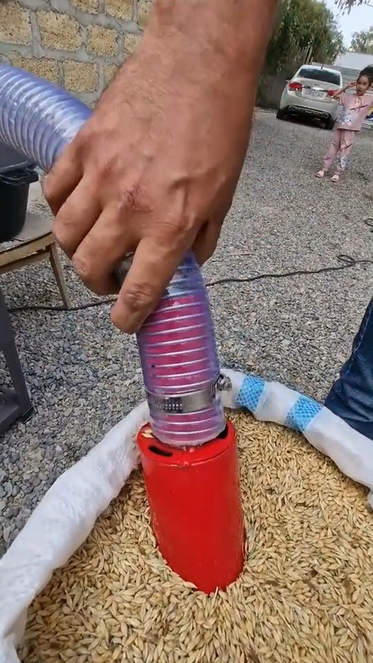 Self-suction grain feed grinder with hose - Tenderyard