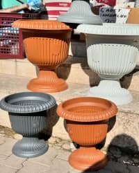 Ayaqlı Dekorativ Plastik Dibçək — şəkil 1