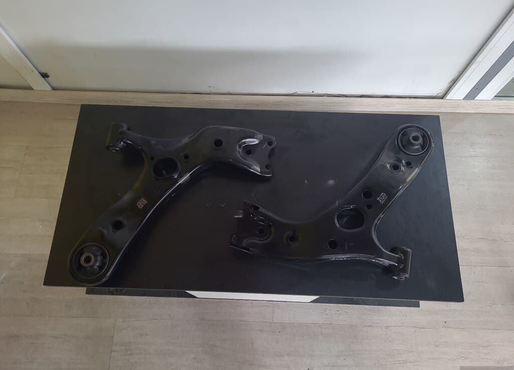 Alt asqı qolu Toyota Prius 2010-2015