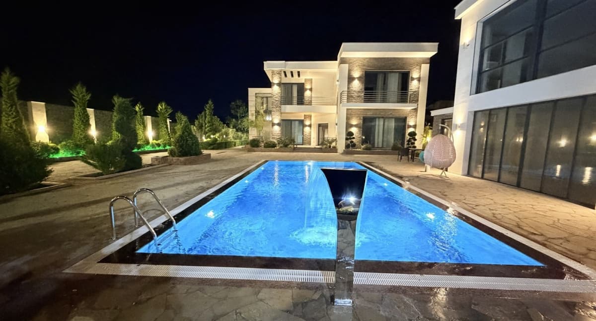 7 otaqlı həyət evi 798 m² satılır