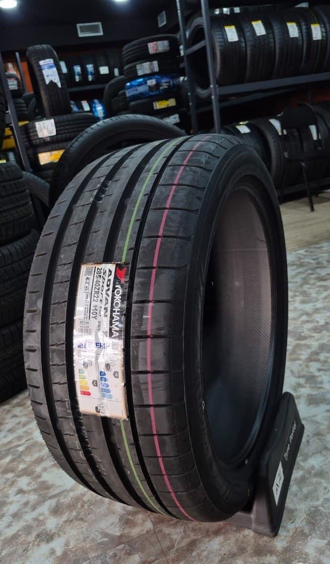 Yokohama Advan Sport V107C 285/40 R22 Şini