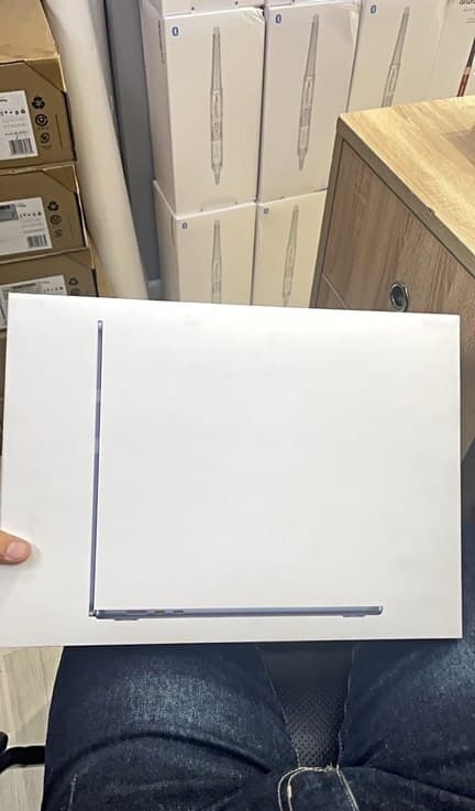 Apple markalı notbuk, Boz rəng
