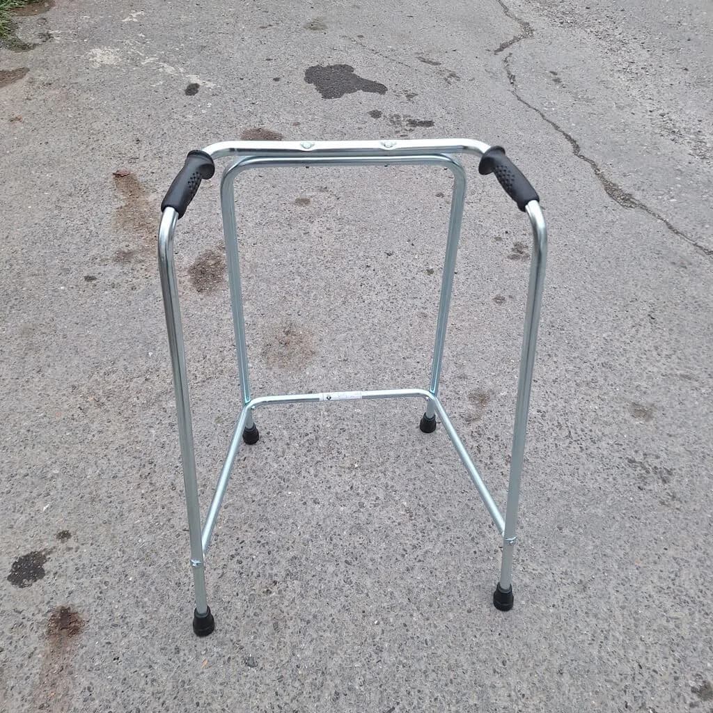 Gəzinti çərçivəsi (Walker) xəstələr üçün