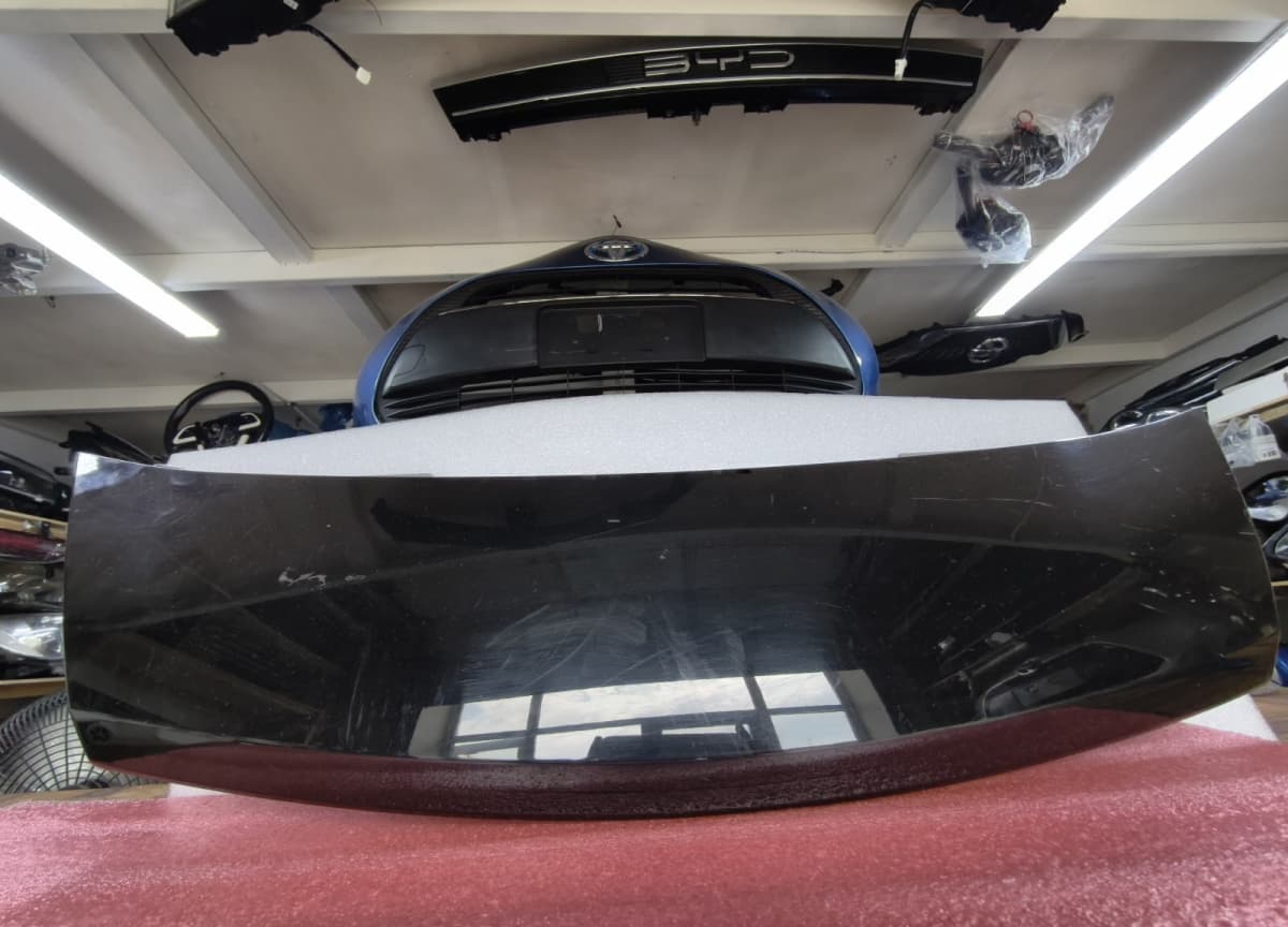 Radiator barmaqlığı üstü Nissan Note