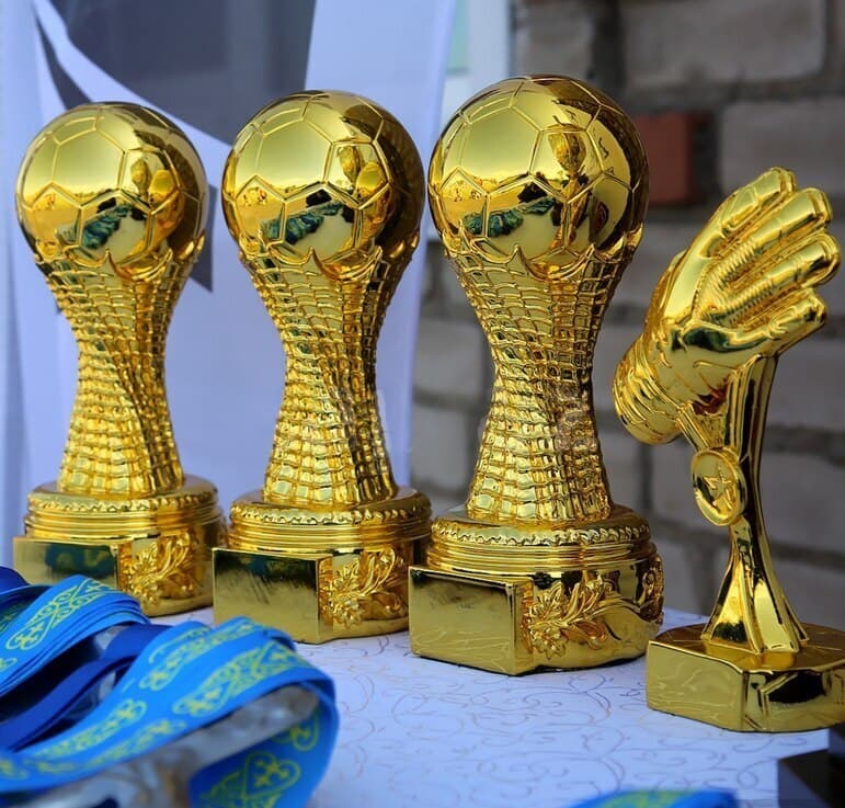 Qızılı Top Futbol Kuboku Suveniri
