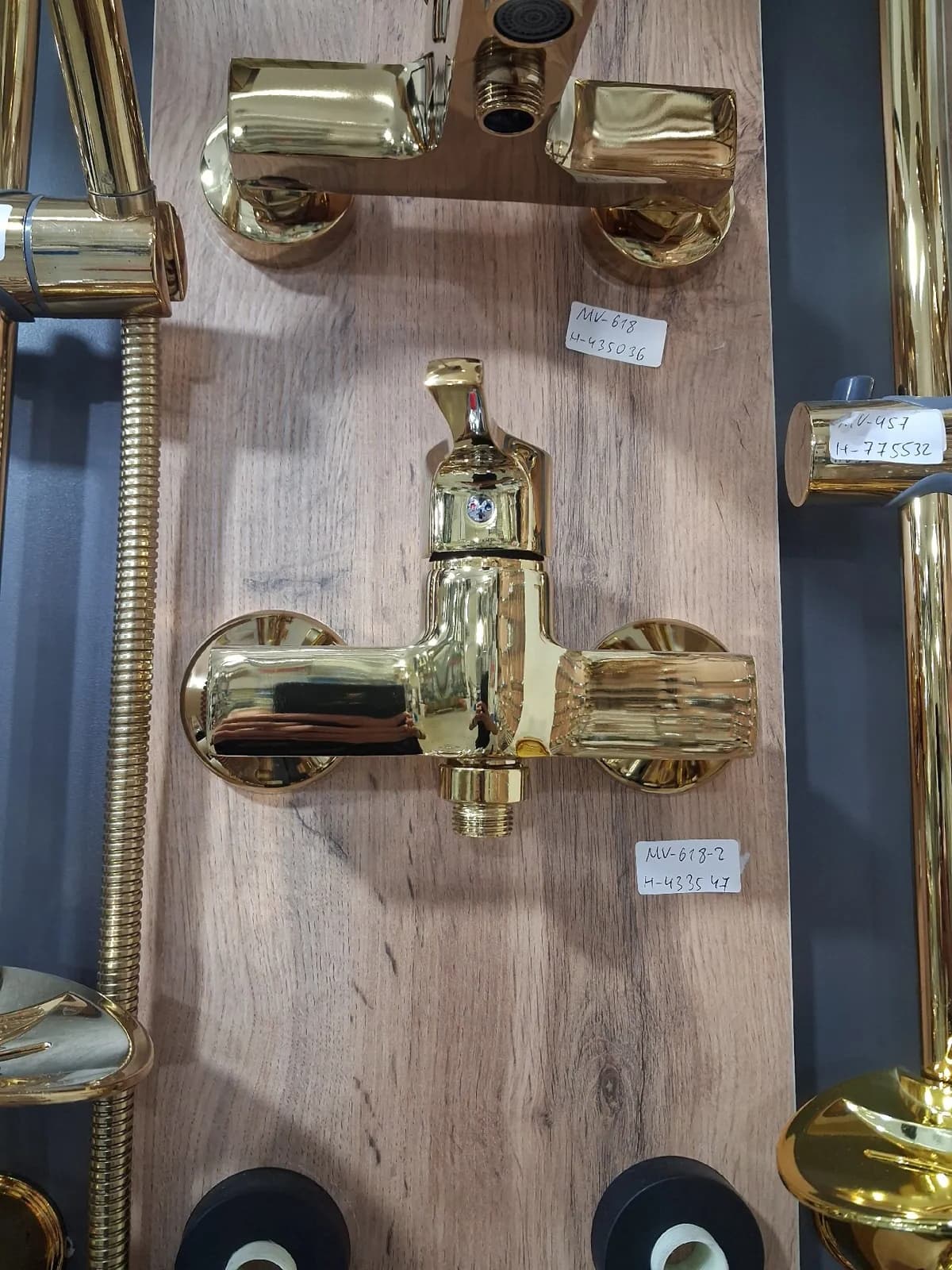 Hamam kranı, Qızılı rəng