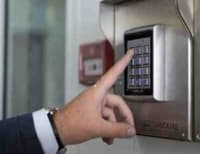 Access control sistemi kart və biometrik oxuyucu — şəkil 17