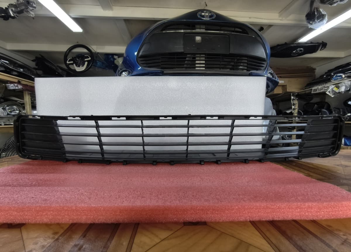 Ön bufer barmaqlığı Toyota Aqua