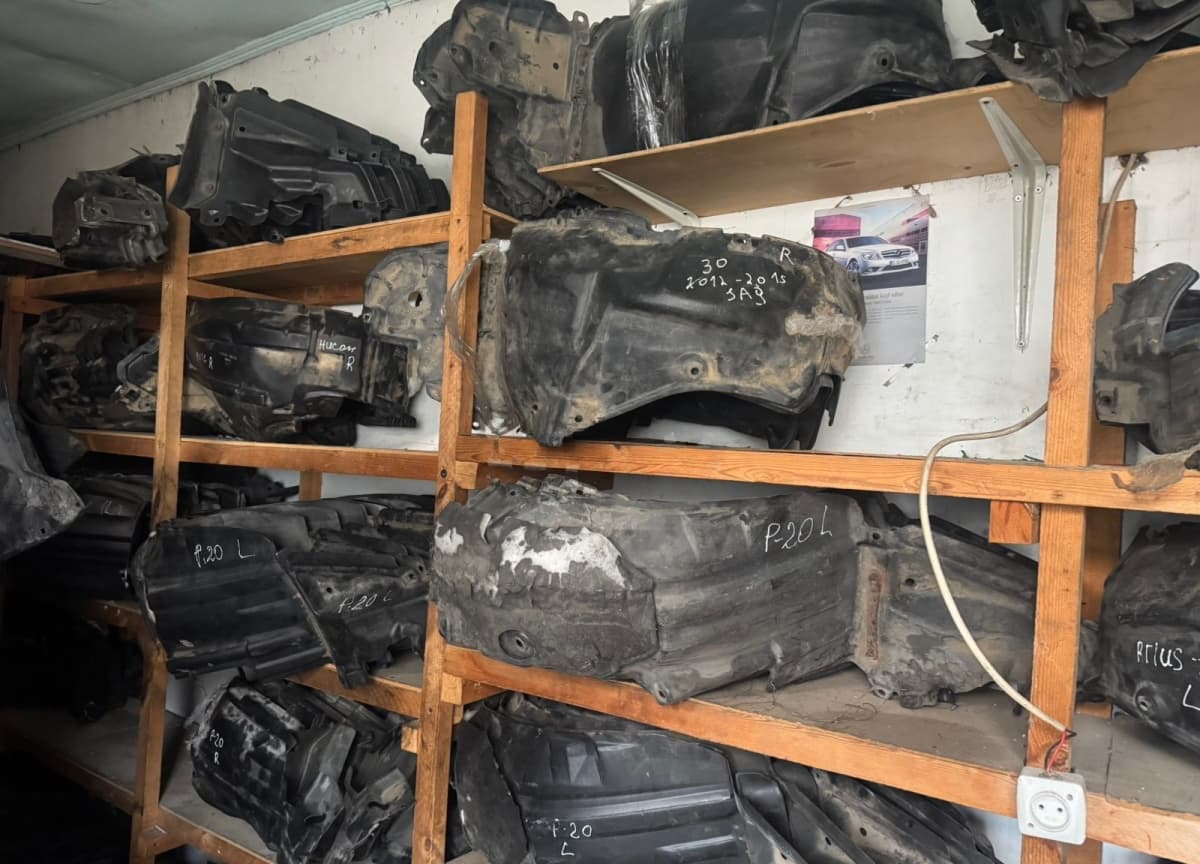 Qanad altlığı Toyota Prius 20, 30, 50, 51