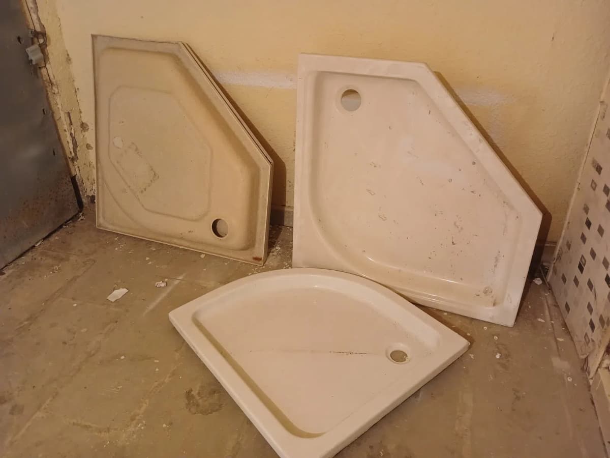 Yarım dairə duş altlığı, Ağ rəng