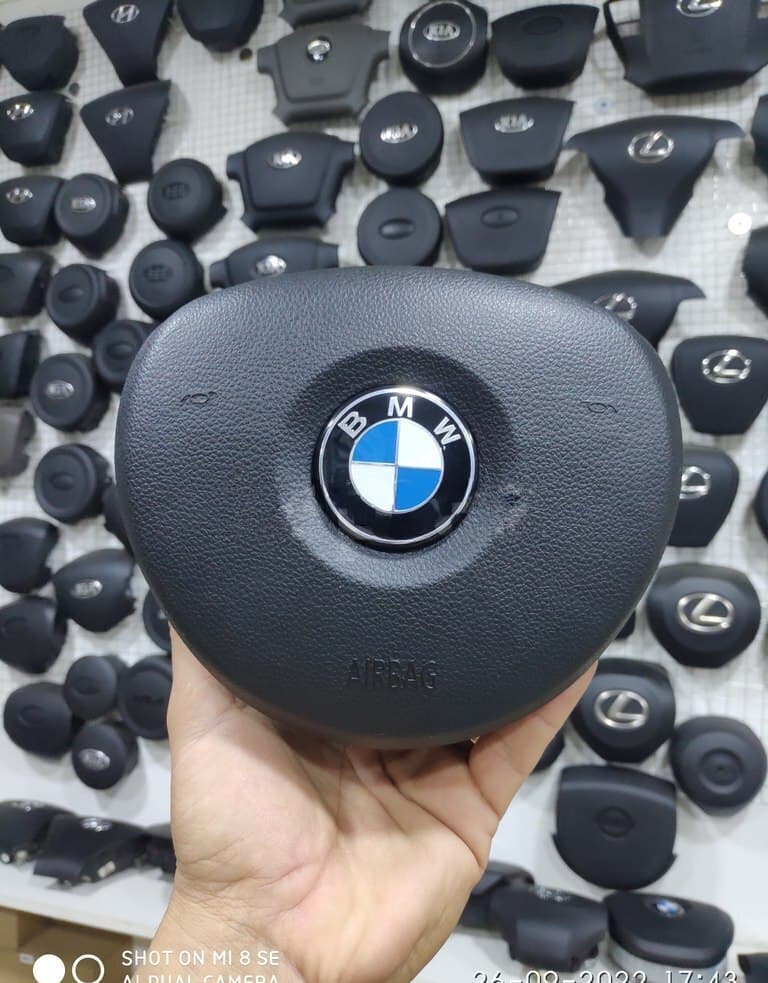Airbag qapağı BMW E90