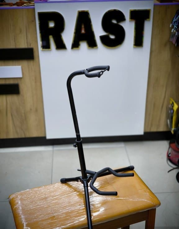 Gitara dayağı və stoykası