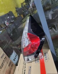 Arxa stop işığı Toyota Aqua 2018 — şəkil 4