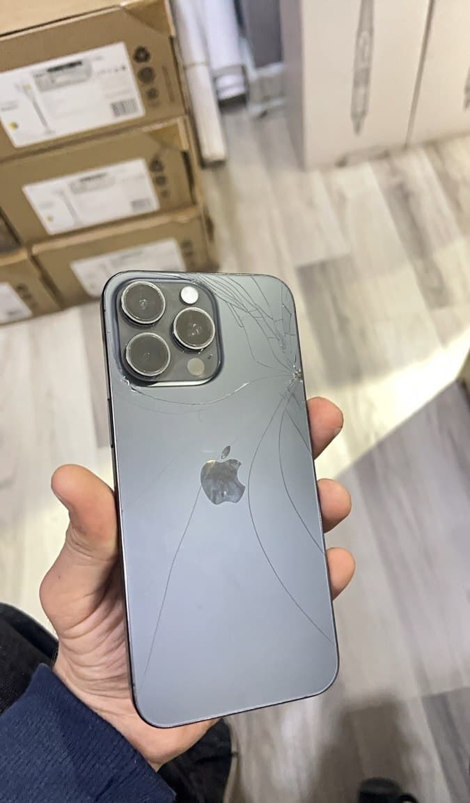 Apple iPhone 15 Pro Max, 8 GB