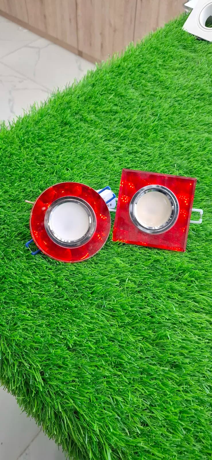 LED lampa, Qırmızı rəng