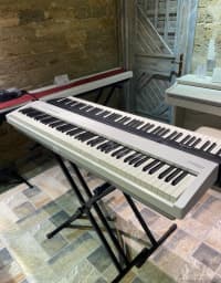 Sintezator və portativ piano Roland — şəkil 2