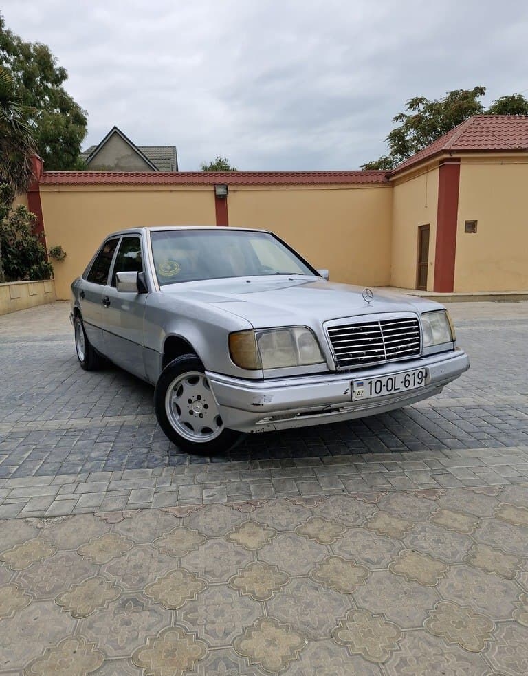 Mercedes E 220, 1993 il, 380000 km, 2.2 L
