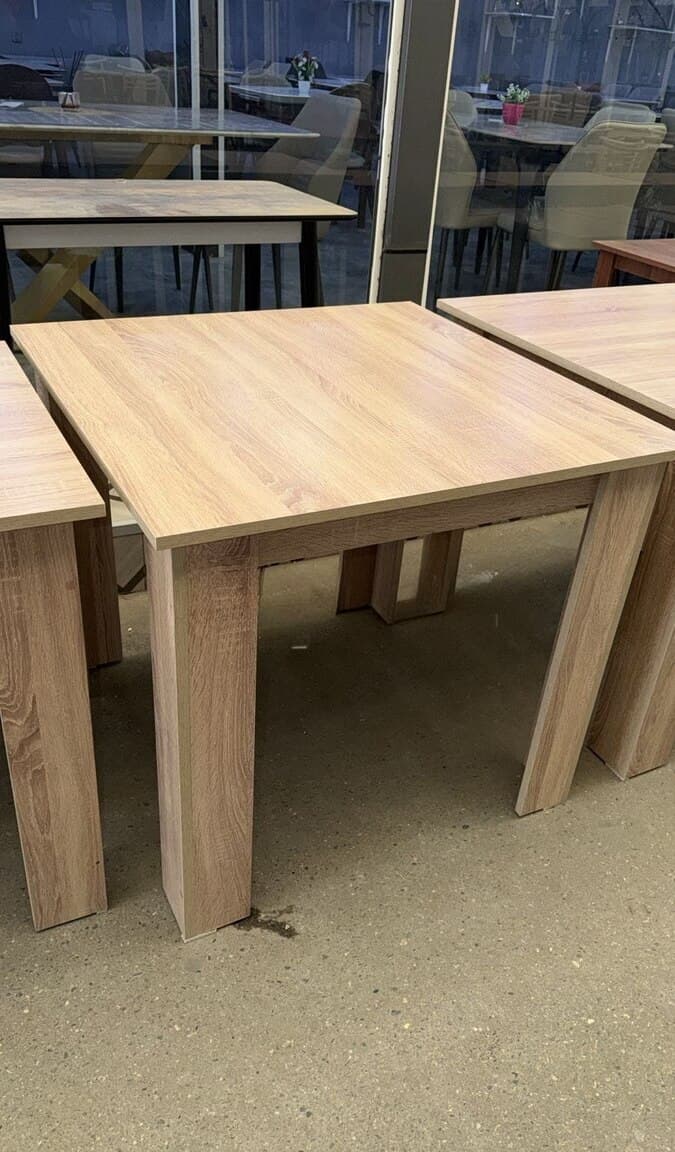 Kvadrat bağ masası, Ağ rəng
