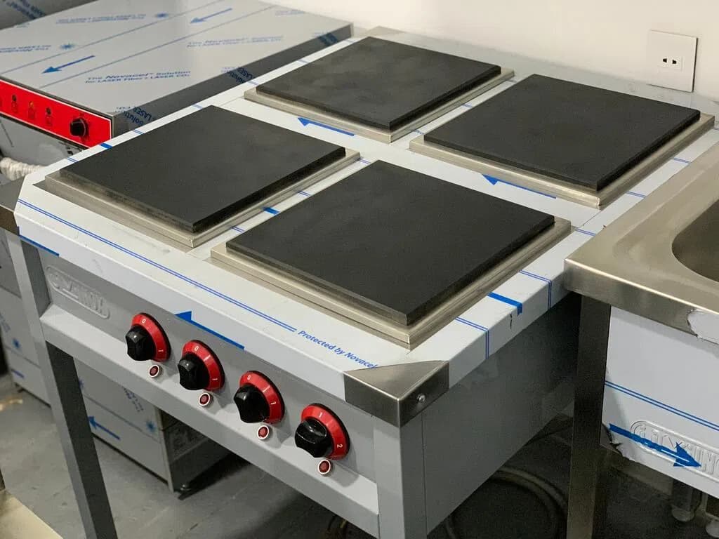 4 Gözlü Professional Elektrik Sobası 80x90x85