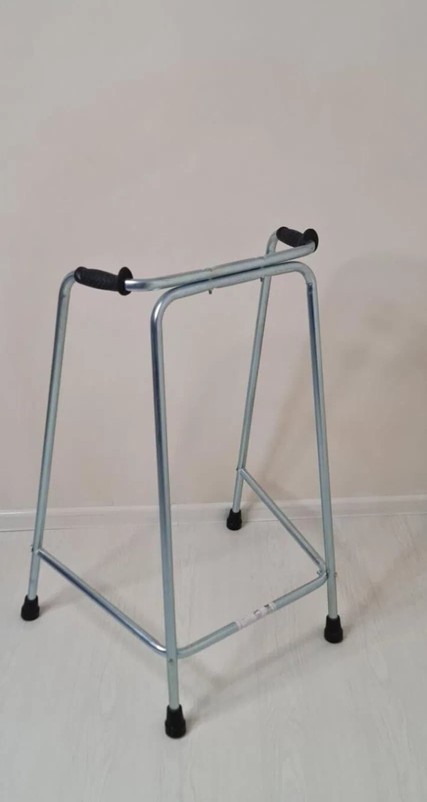 Xəstə üçün yeriməyə köməkçi walker (xadok)