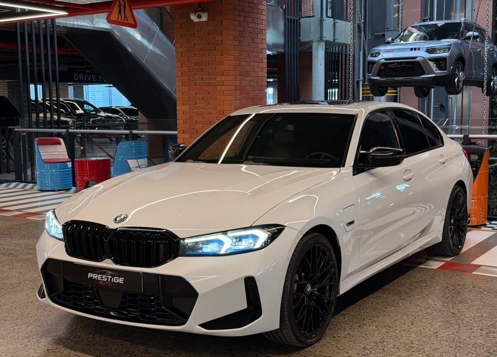 BMW 330e, 2022 il, 60000 km, 2000 L