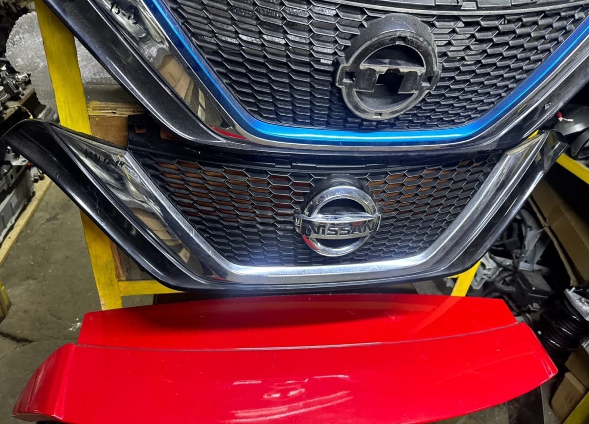 Radiator barmaqlığı Nissan Note