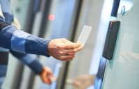 Access control sistemi kart və biometrik oxuyucu — şəkil 7