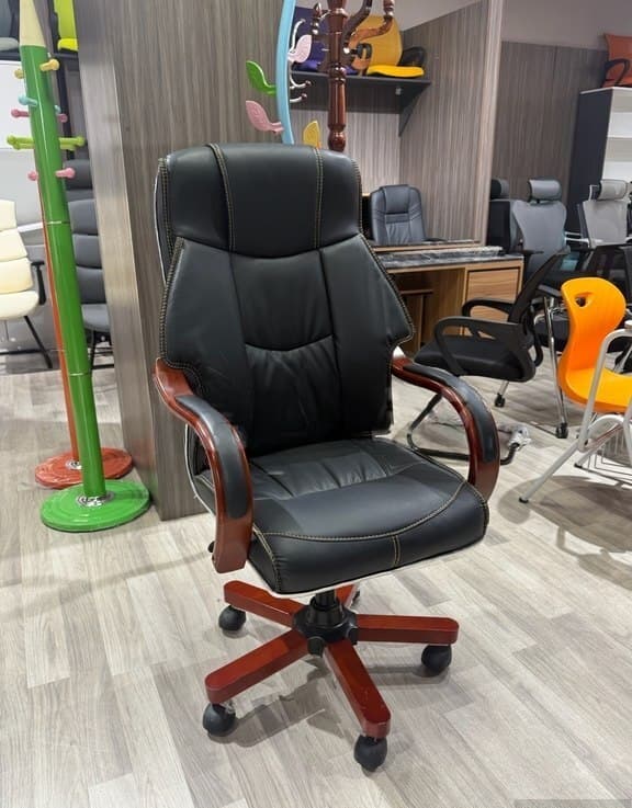 Qara rəng, Ofis üçün kreslo