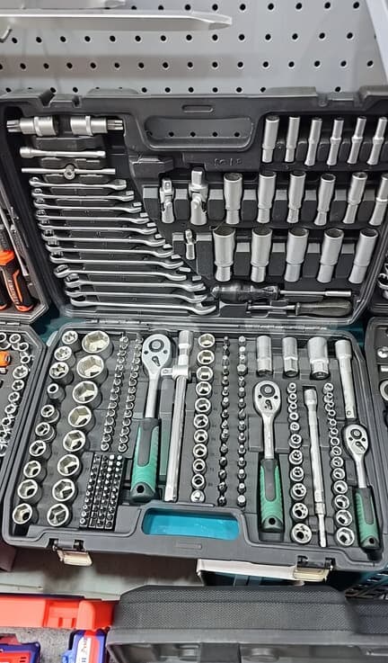 216 hissəli universal açar və başlıq dəsti