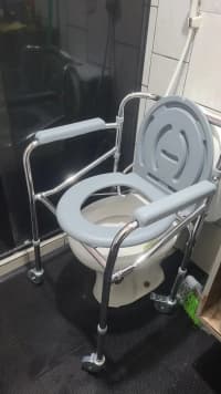 Təkərli Mobil Tualet Kreslosu (Xəstələr üçün) — şəkil 3