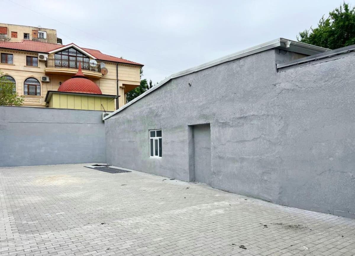 450 m² Orta təmirli obyekt satılır