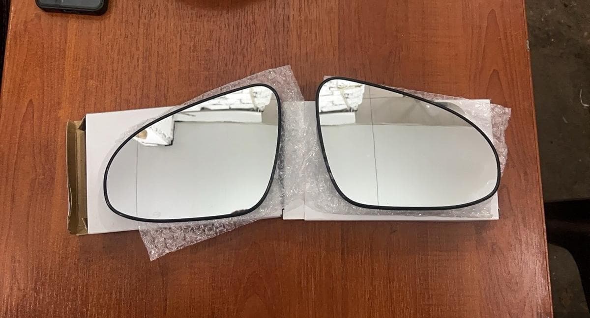 Güzgü şüşəsi Toyota Aqua və Toyota Fielder