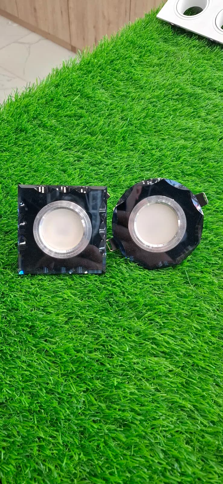 LED lampa, Tünd göy rəng