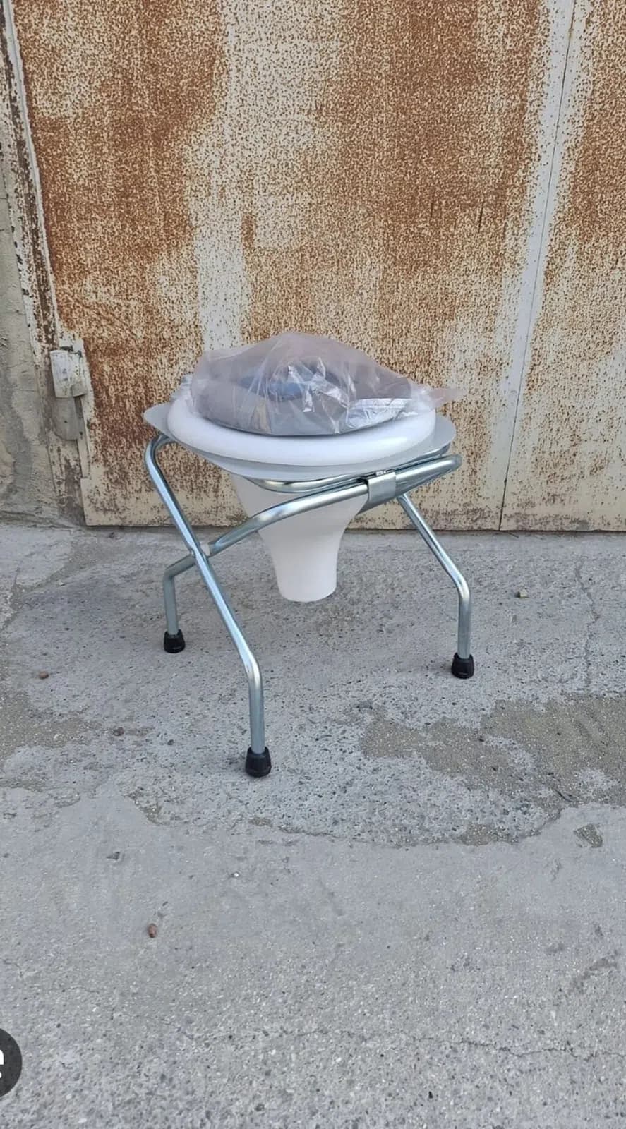 Xəstələr üçün sanitar kreslo (qarşok)