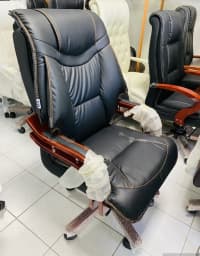 Qara rəng, Ofis stulu — şəkil 8