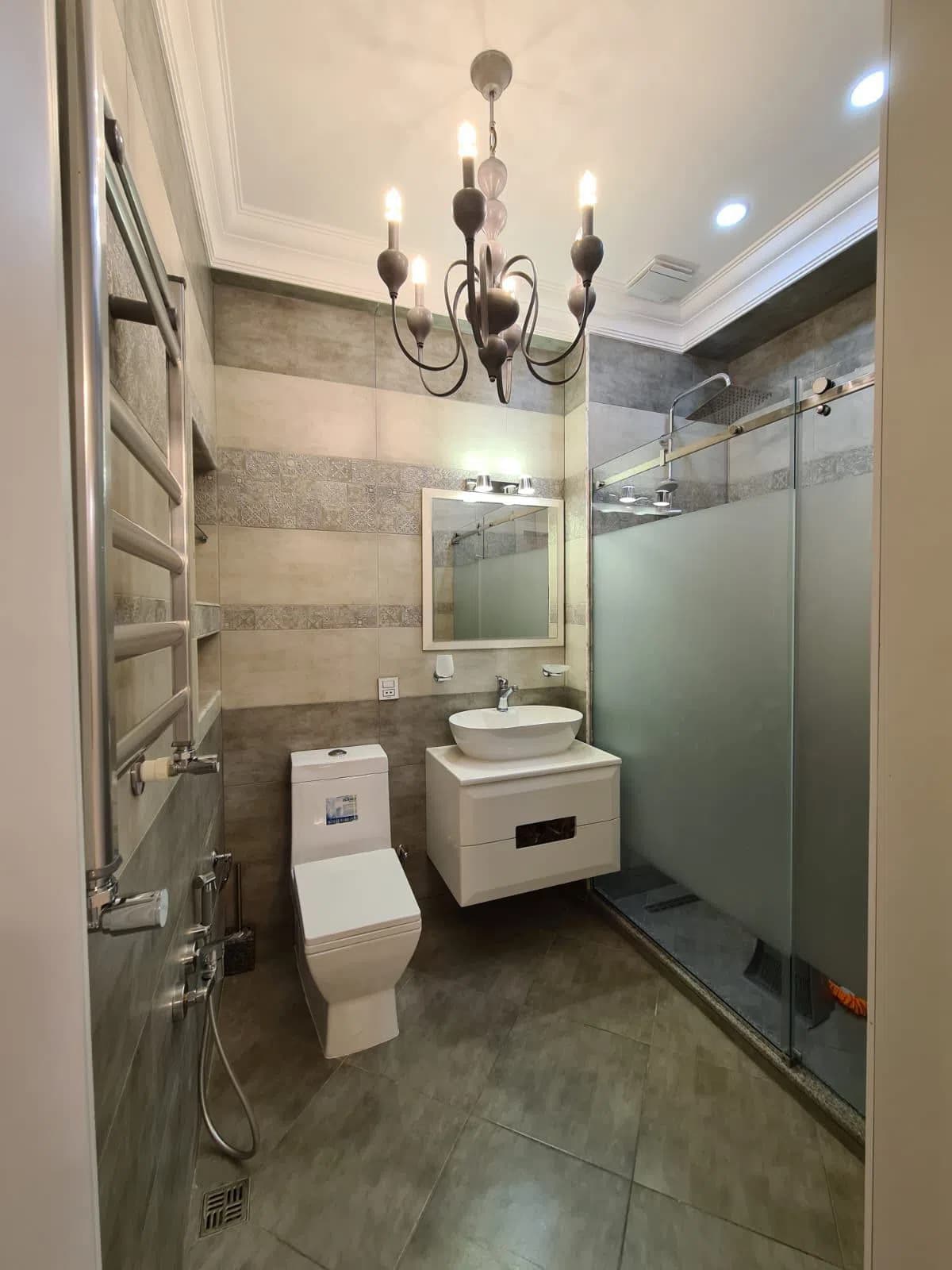 2 otaqlı mənzil 110 m² kirayə verilir