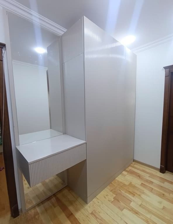 Sifarişlə Dəhliz Mebeli və Dolabları