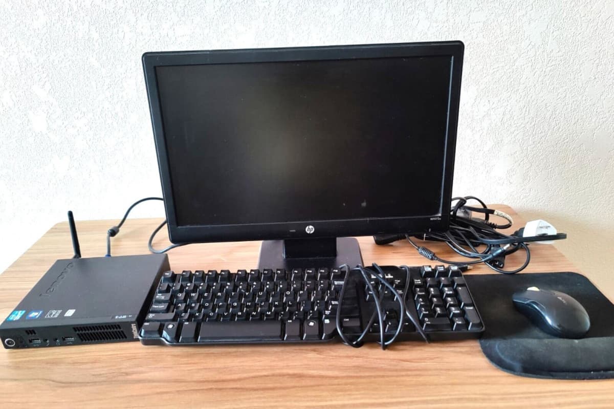 Masaüstü kompüter Lenovo Mini PC və monitor dəsti