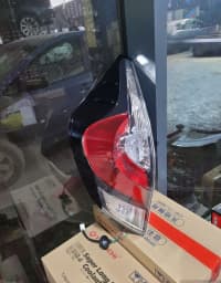 Arxa stop işığı Toyota Aqua 2018 — şəkil 2