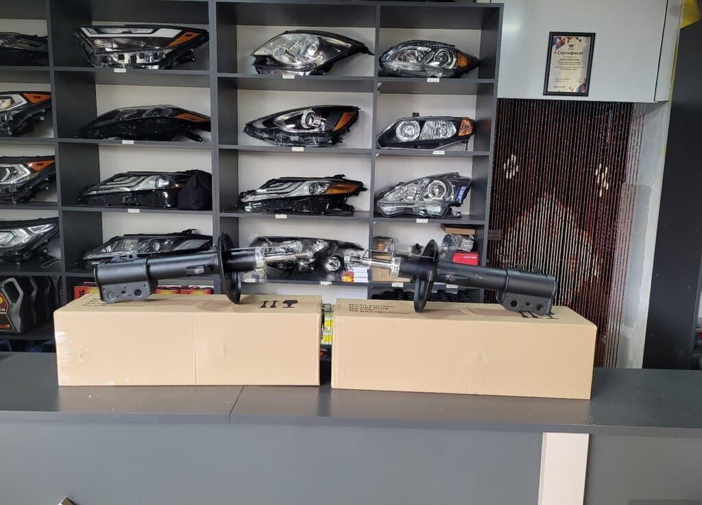 Amortizator Toyota Aqua, Fielder, Axio, Vitz, Prius C
