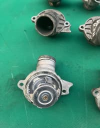 Termostat Mercedes M112 mühərrik üçün — şəkil 3