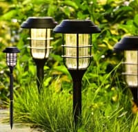 Günəş enerjili bağ və park yolu işıqları — şəkil 1