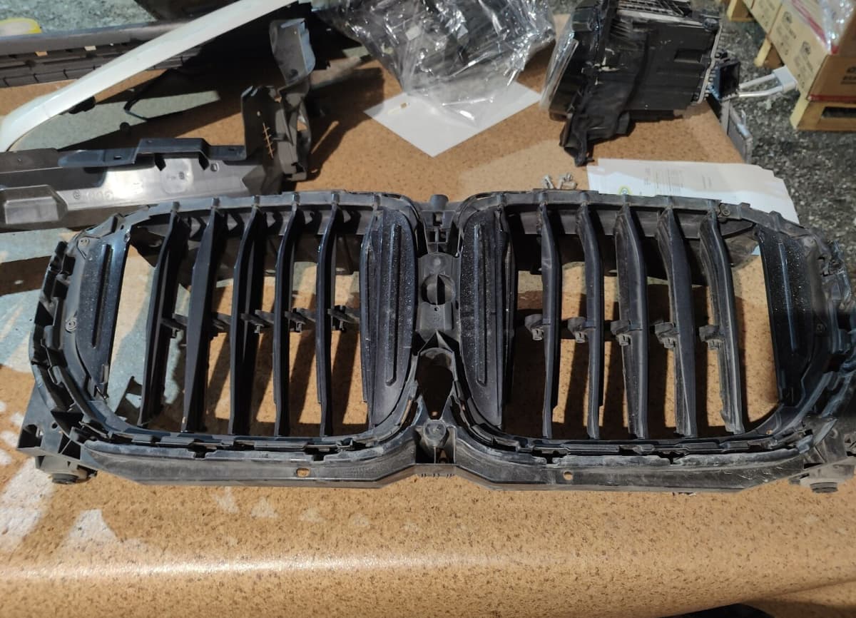 Radiator barmaqlığı BMW G05